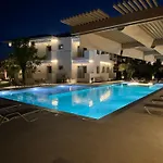 Studio Nikiti Beach Szálloda *