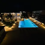 Studio Nikiti Beach Szálloda *