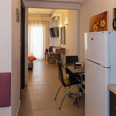 Studio Nikiti Beach