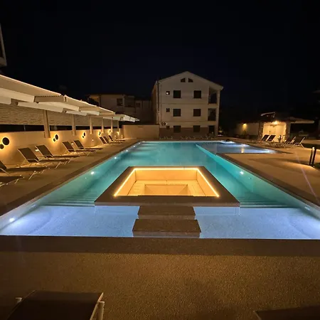 מלון Studio Nikiti Beach