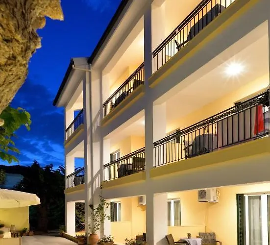 Studio Nikiti Beach Hotel *