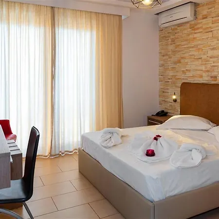 Studio Nikiti Beach Hotel *