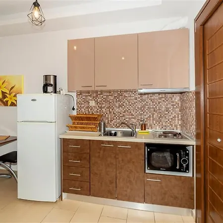 Studio Nikiti Beach Hotel