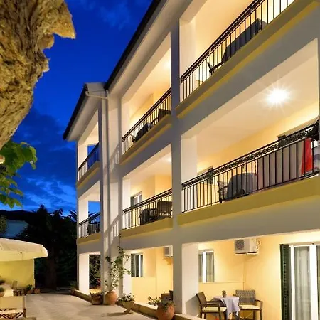 Studio Nikiti Beach Otel *