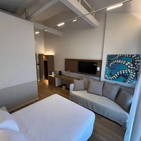 Studio Nikiti Beach Otel *