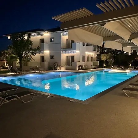 Studio Nikiti Beach Otel *