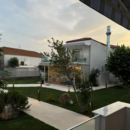 Studio Nikiti Beach