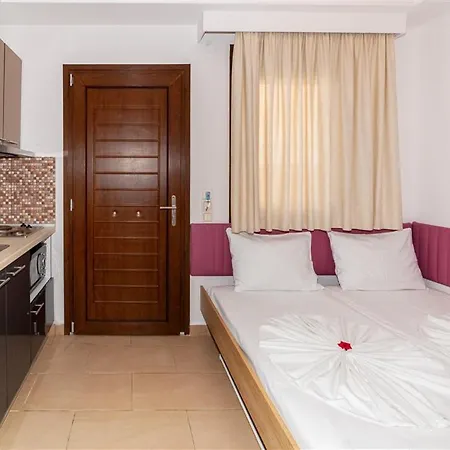 Studio Nikiti Beach