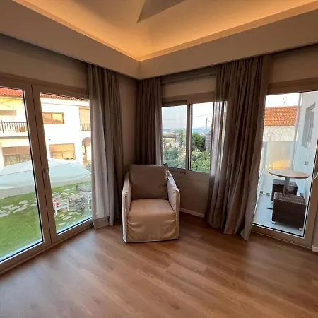 Studio Nikiti Beach