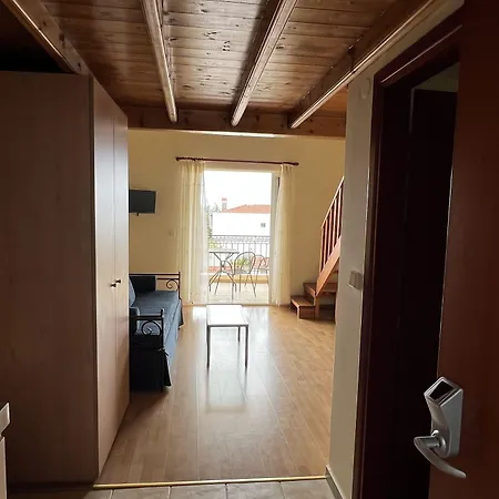 Studio Nikiti Beach Otel *